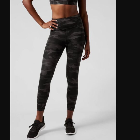 Athleta Ultimate 7/8 Tight Leggings Womens Large L Green Camo Athletic Gym SS07X - Picture 1 of 1